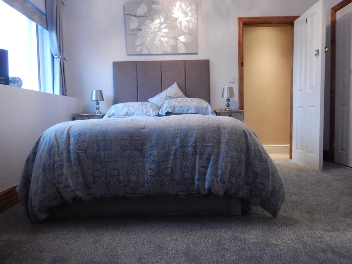 Double Room with Mountain View (3rd Floor)