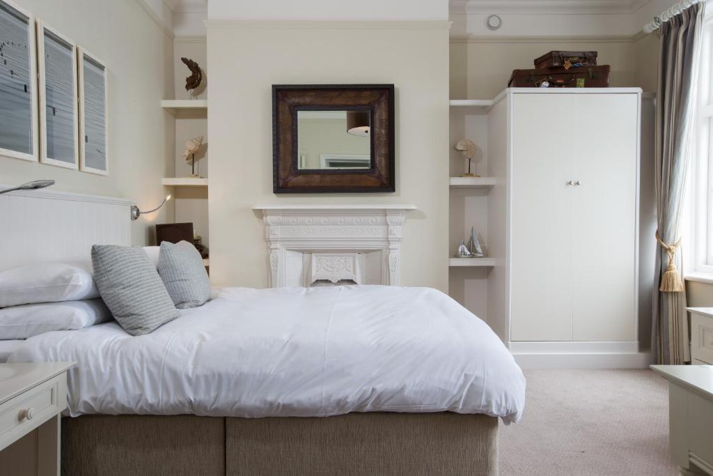 Standard Double Room with City View
