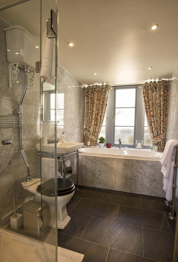 Suite mit Kingsize-Bett und Meerblick