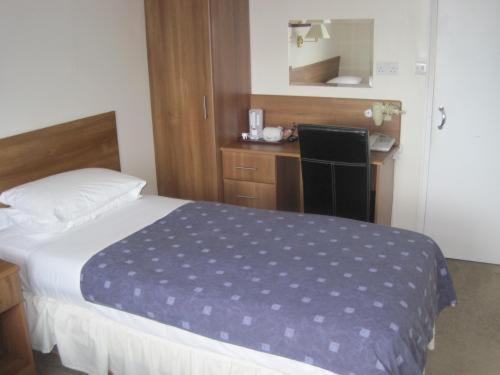 Single Room with Shared Bathroom