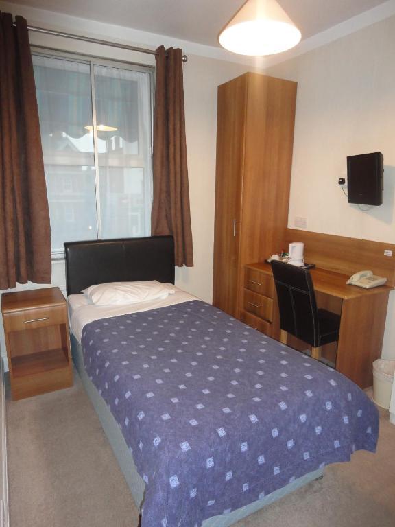 Twin Room with Shared Bathroom