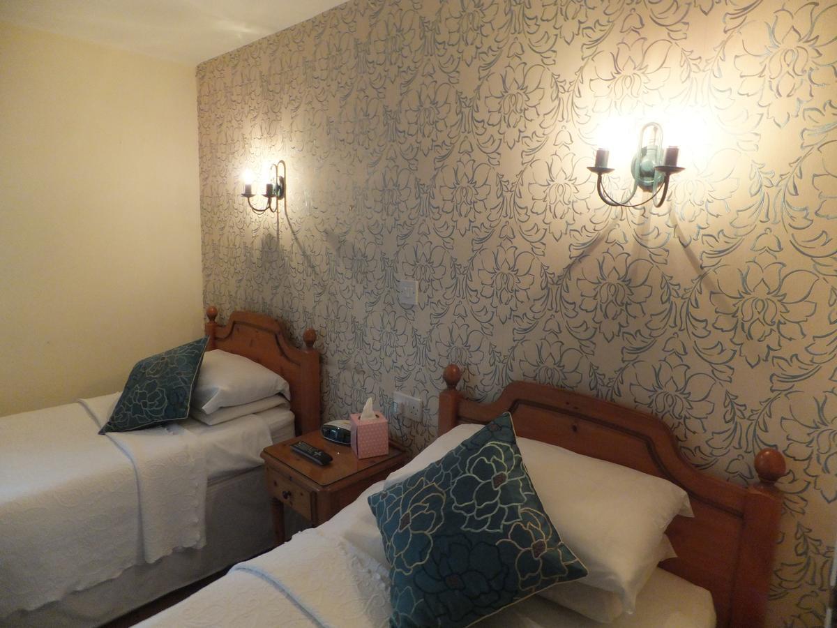 Twin Room with Shower