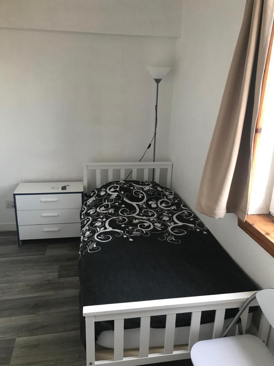 Basic Single Room with Shared Bathroom