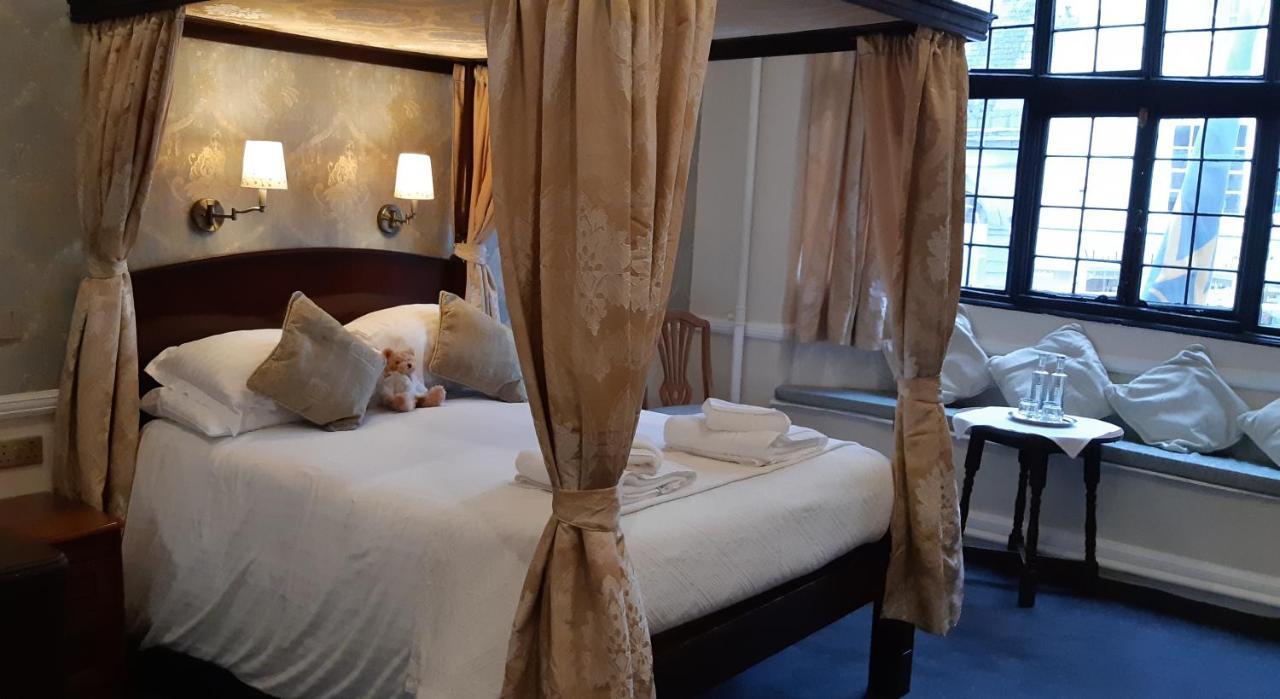 Double Room with Four Poster Bed - No Dogs