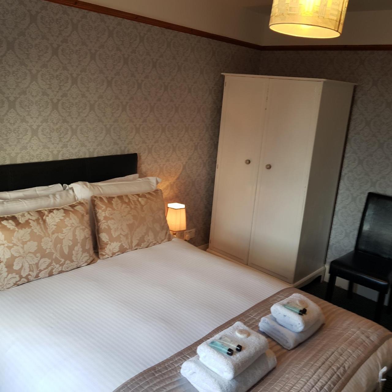 Double Room with Shared Shower and Toilet No. 10
