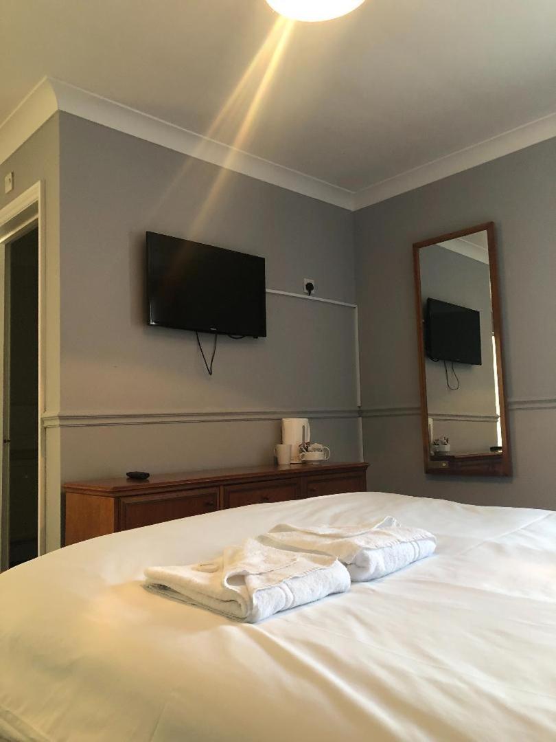 Standard Single Room with Shared Bathroom