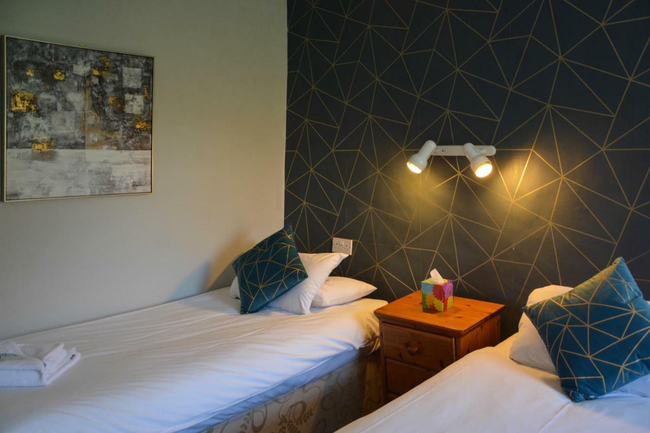 Twin Room with Private Bathroom