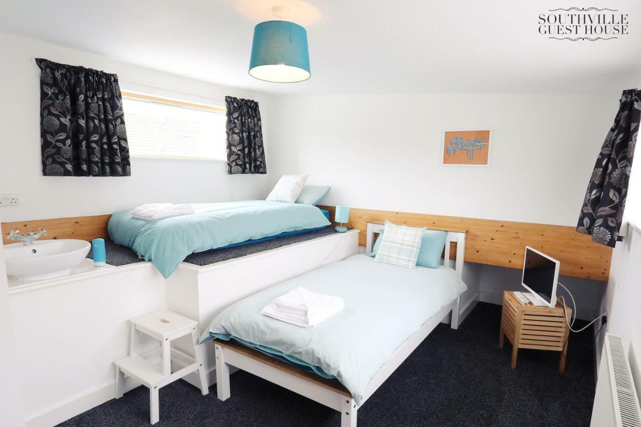 Standard Twin Room with Shared Bathroom