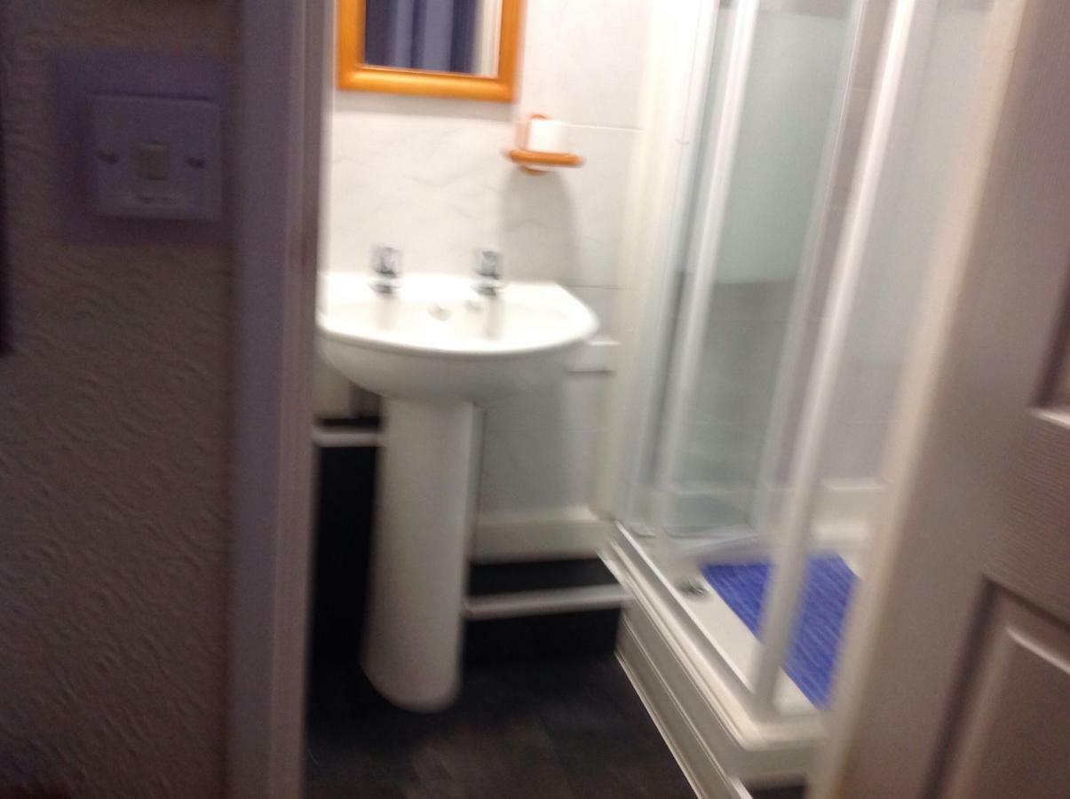 Twin Room with Shower - First Floor
