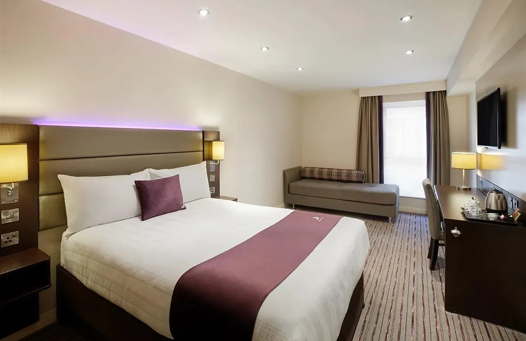 Premier Inn Cardiff Bay-1