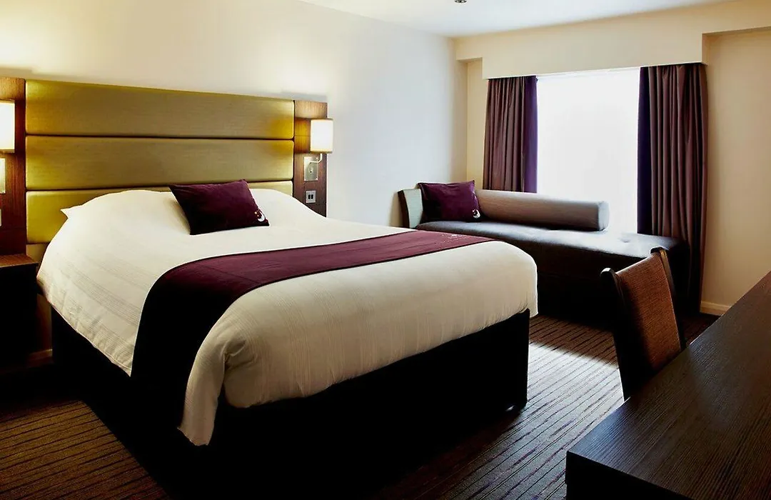 Premier Inn Reading Gateway-1