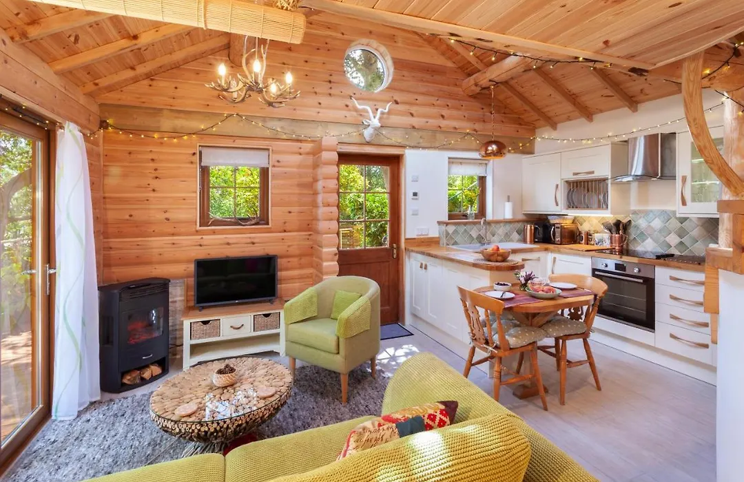 Porthole Log Cabin-1