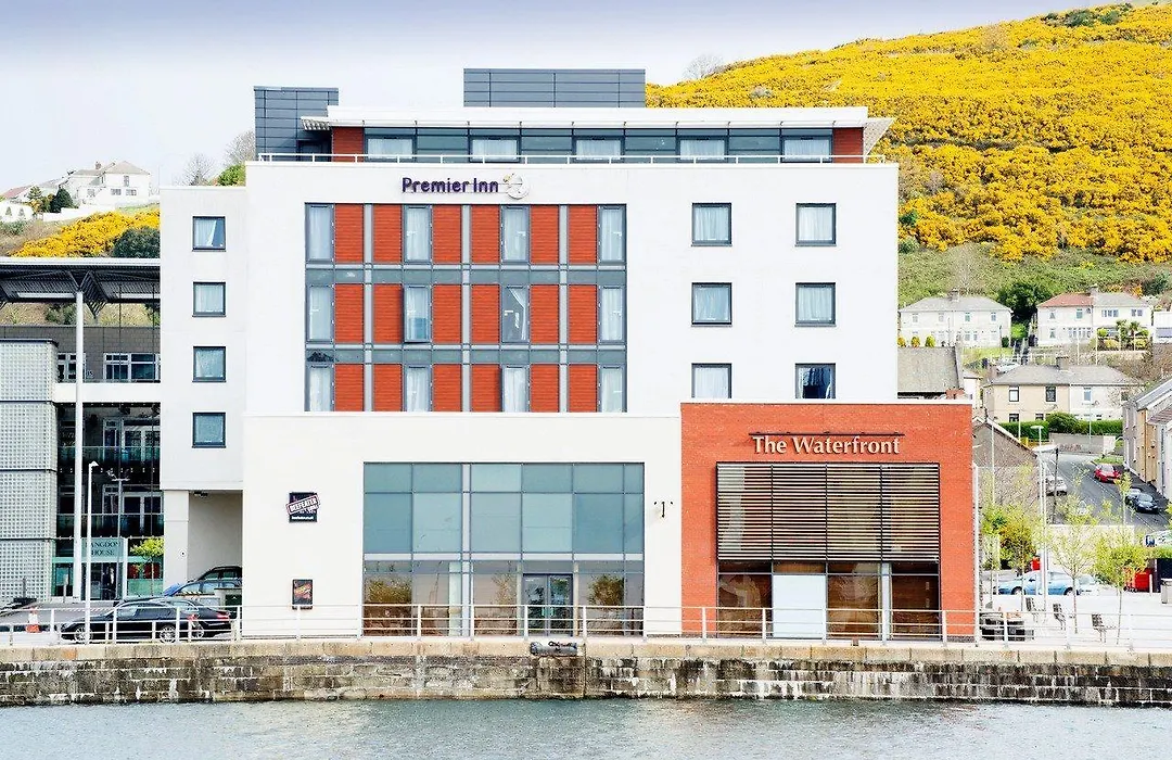 Premier Inn Swansea Waterfront-1
