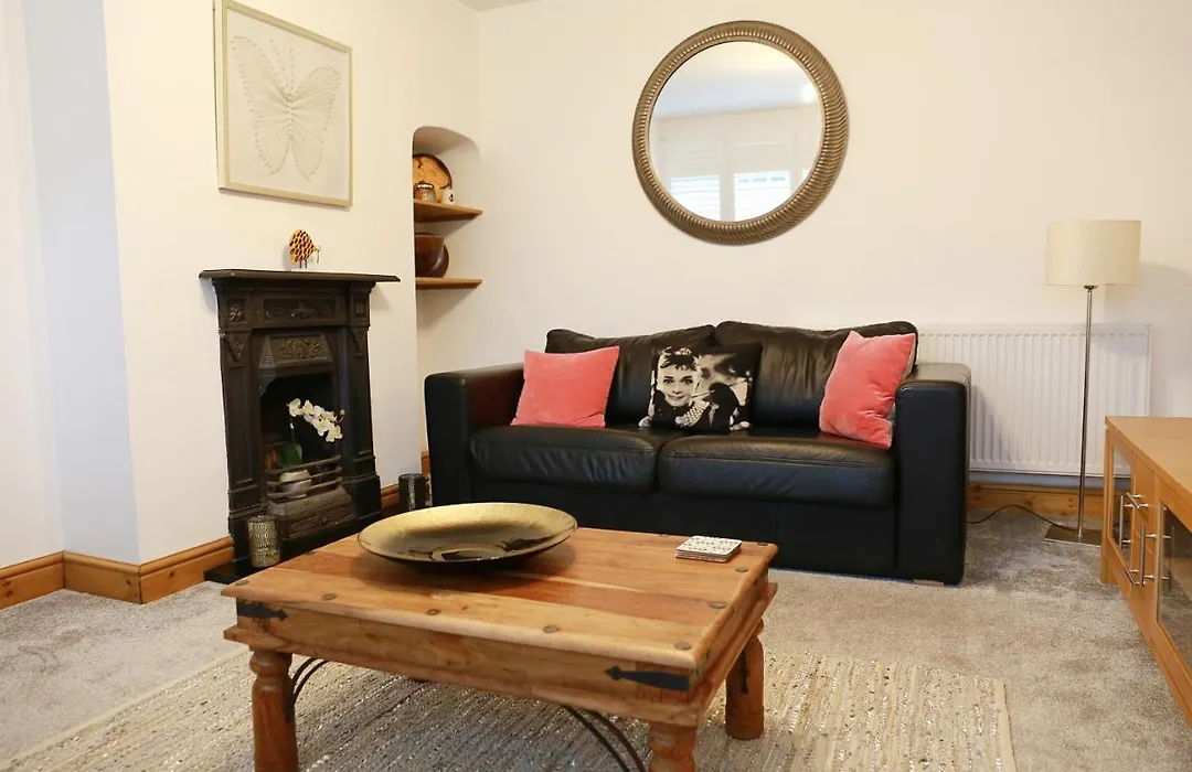 3Br House Sleeps 8 Close To Chester Zoo-1