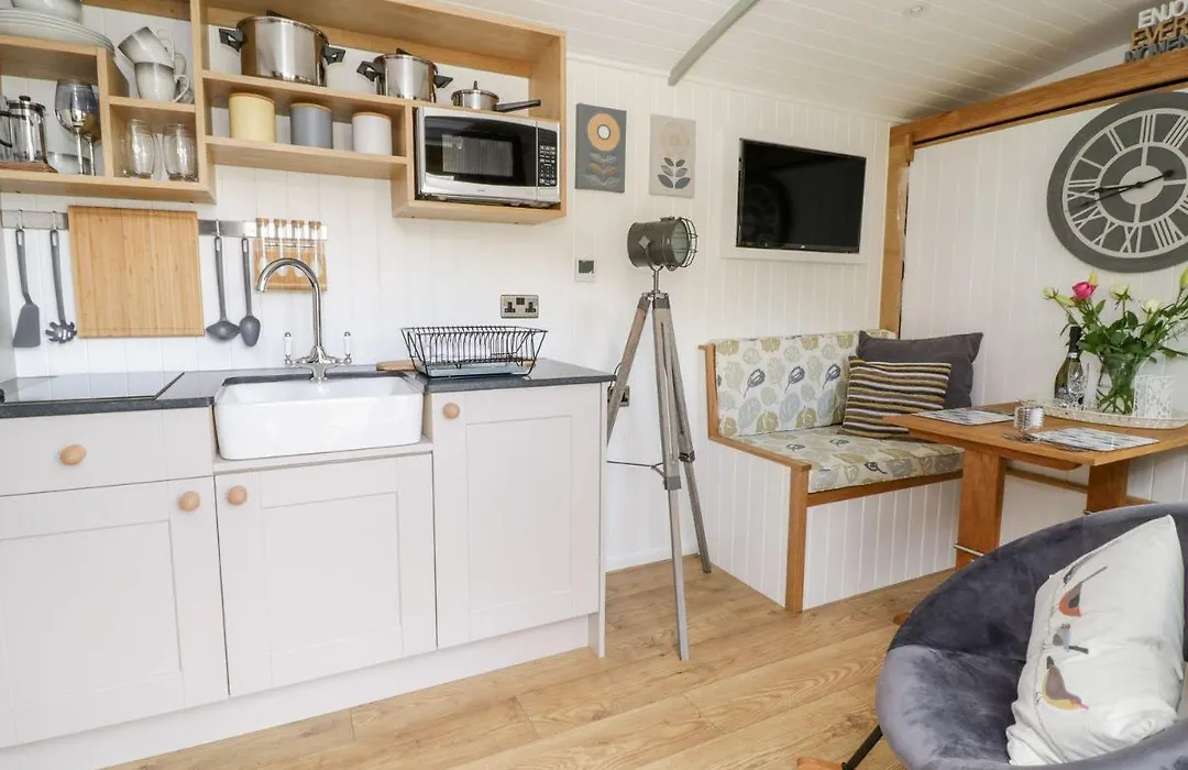 Betws View, Shepherd Hut-1