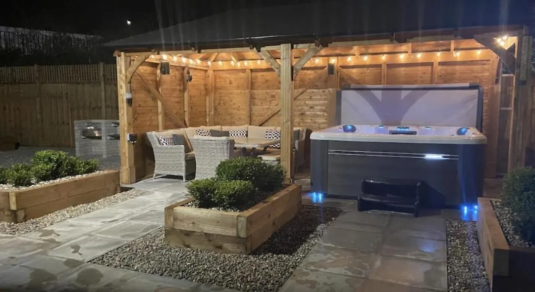 Rhos Walia,Near Snowdonia,Hot Tub-1