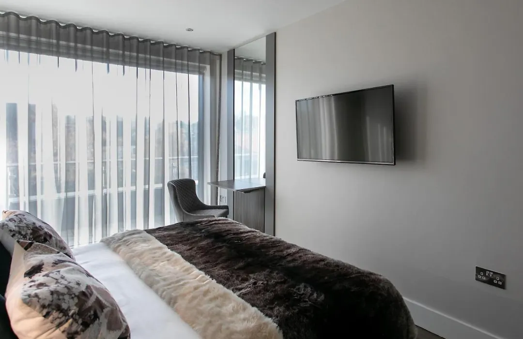 Custom House Apartments-1