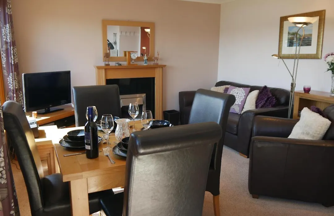 Caisteal Liath Chalets-1