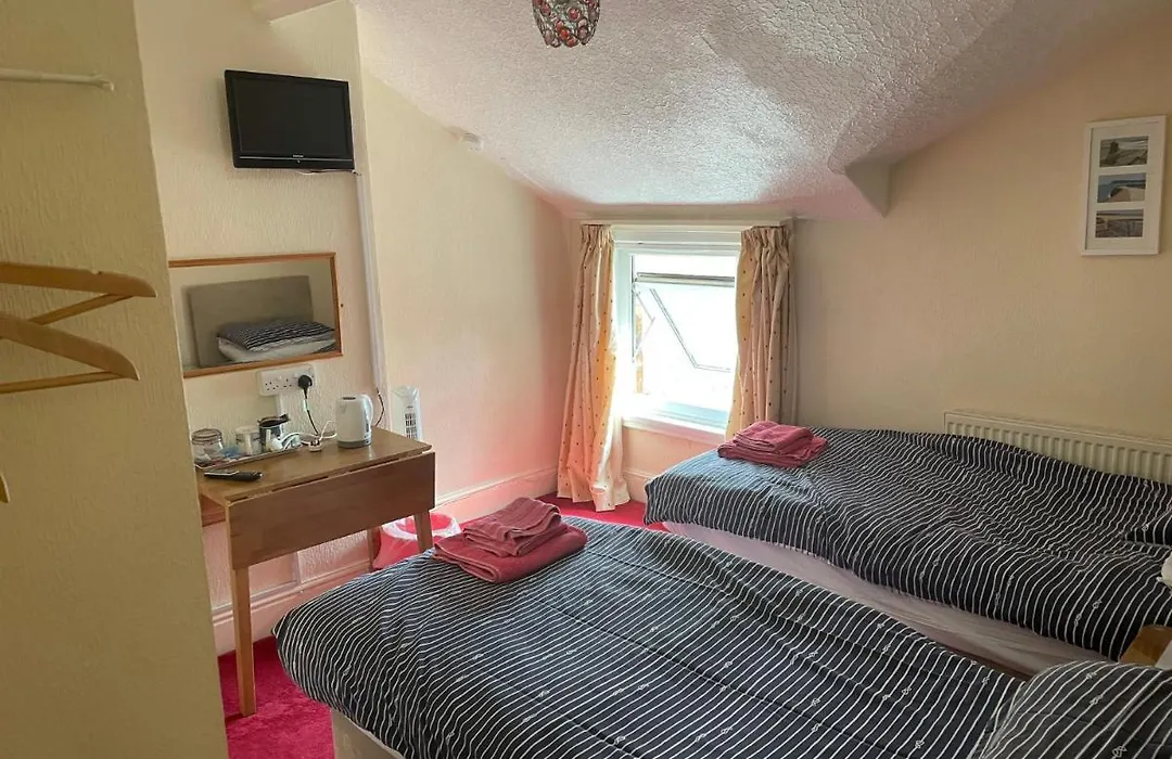 Robyn'S Guest House Room Only-1