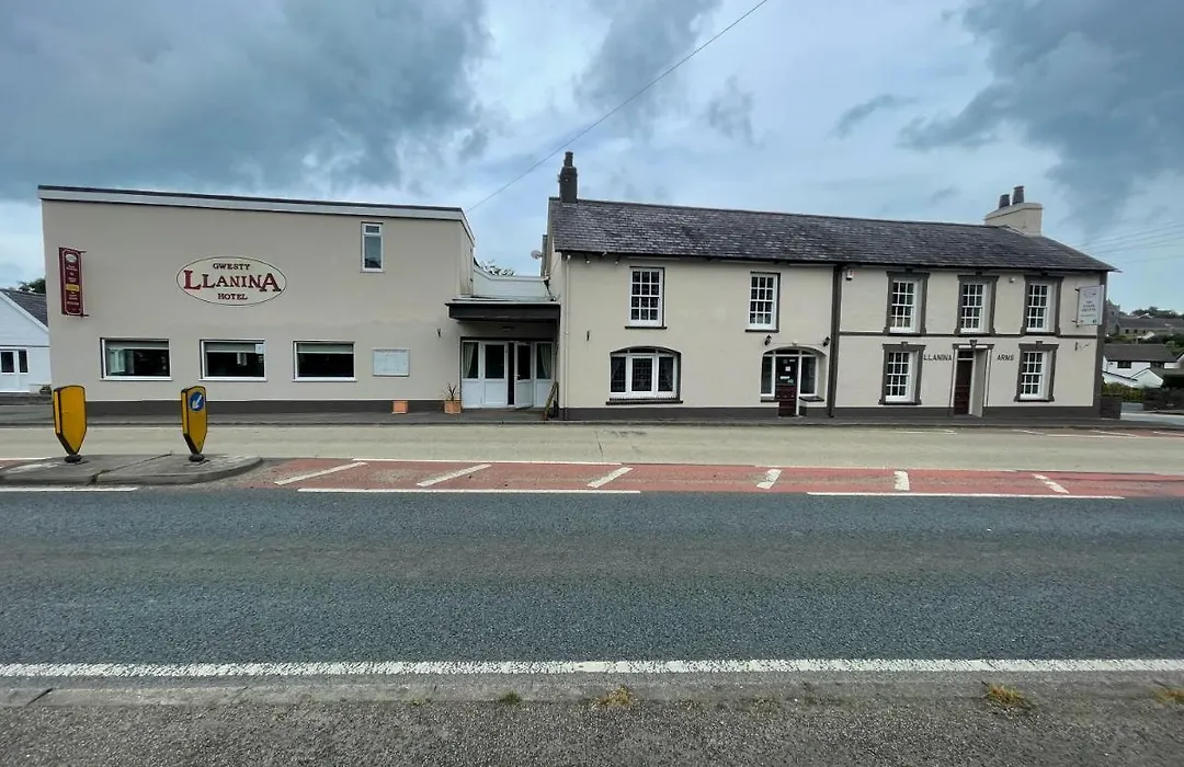 Llanina Arms-1