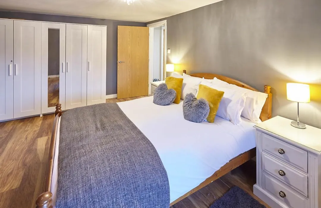 Host & Stay - Abbey Heights-1