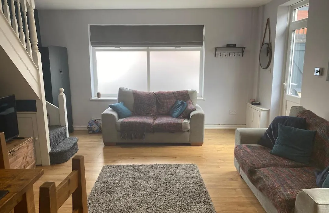 Lovely Coach House With Free Parking-1