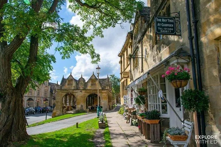 Cotswold Chic Retreats "Jacinabox" Central Chipping Campden-Parking-Garden-1