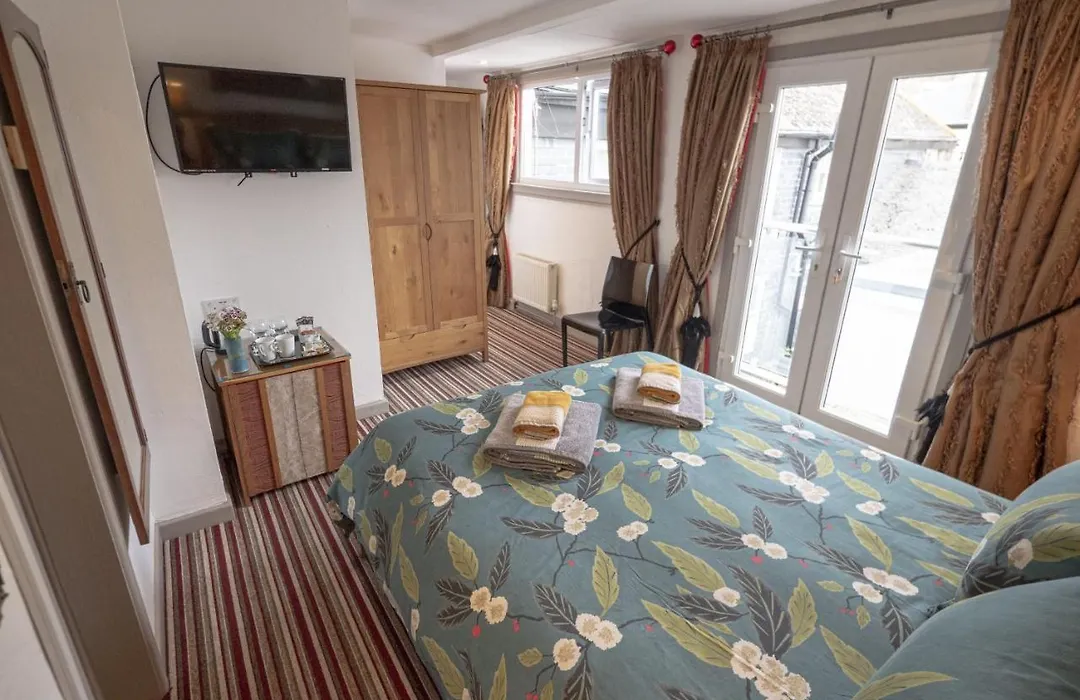 Cornerways Guest House-1