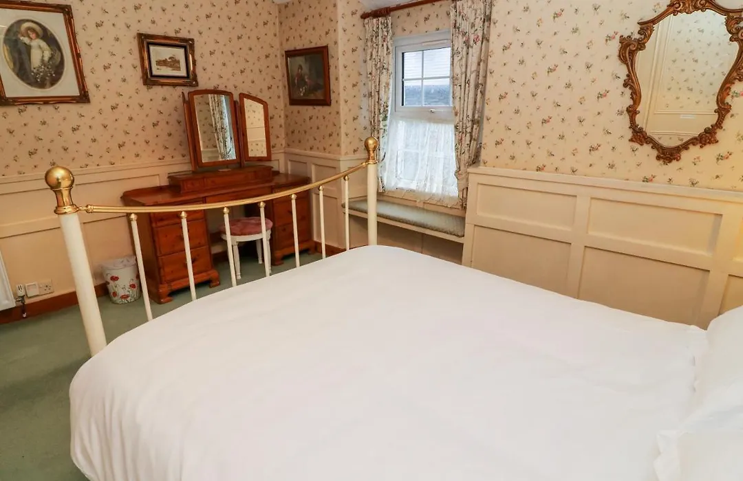 Old Codgers Cottage-1