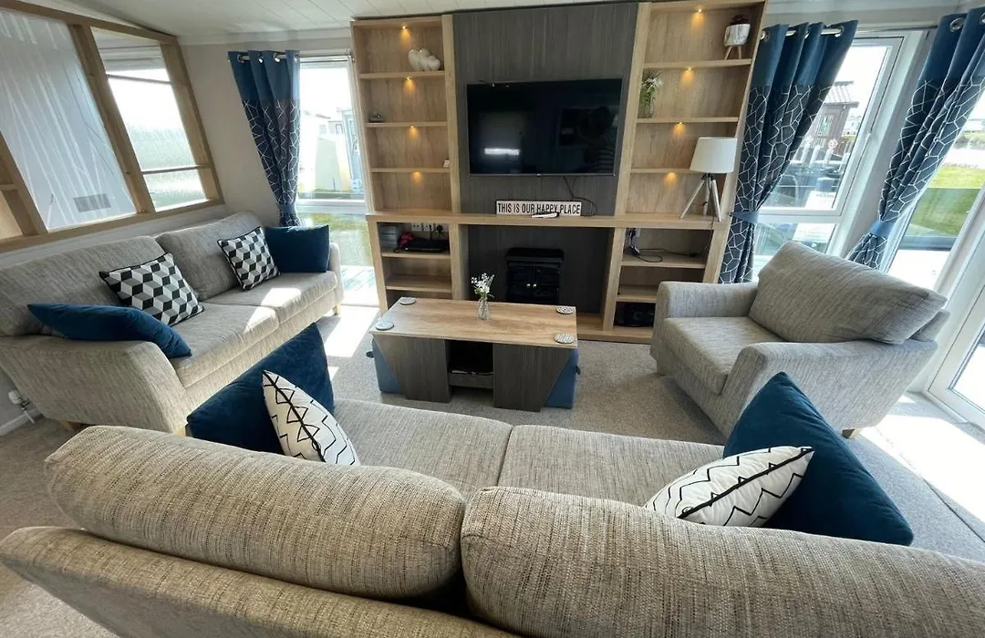 Indulgence Lakeside Lodge: Hot Tub & Private Fishing at Tattershall Lakes-1