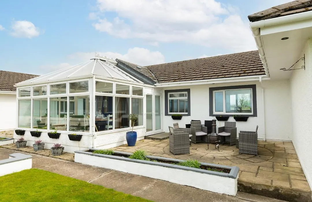 Alton Villa, Sleeps 12, Great For Families, Undercover Hotub & Games Room-1