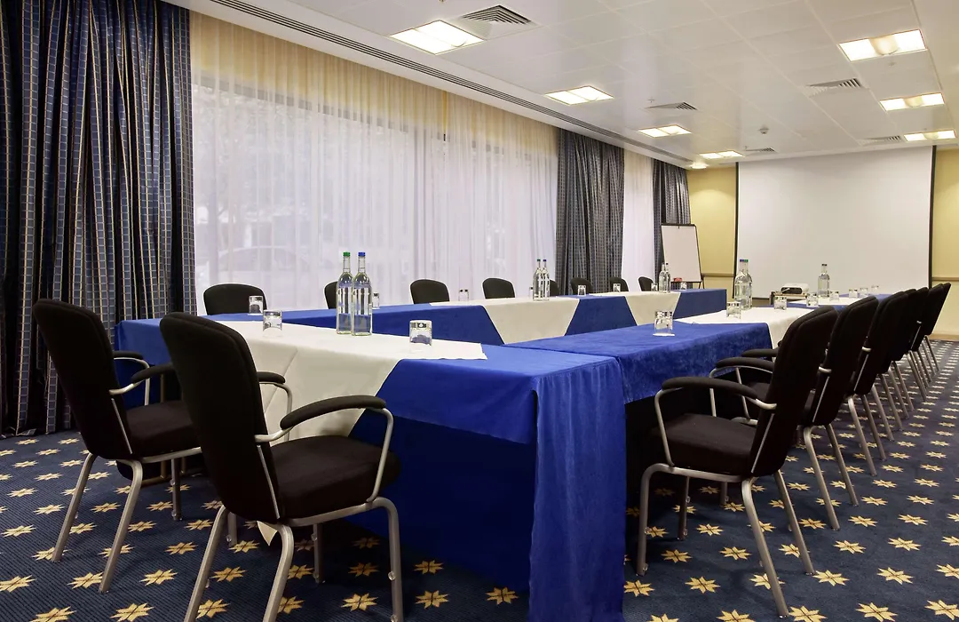 Hilton London Gatwick Airport-1