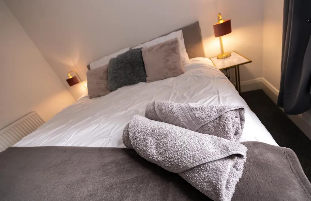 The Croston Promenade Balcony Apartment- Morecambe Central Promenade, Beach Front And Sea Views-1