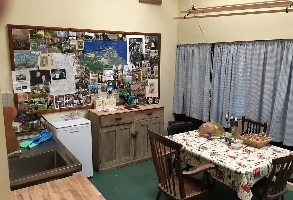 Mollies Hut-1