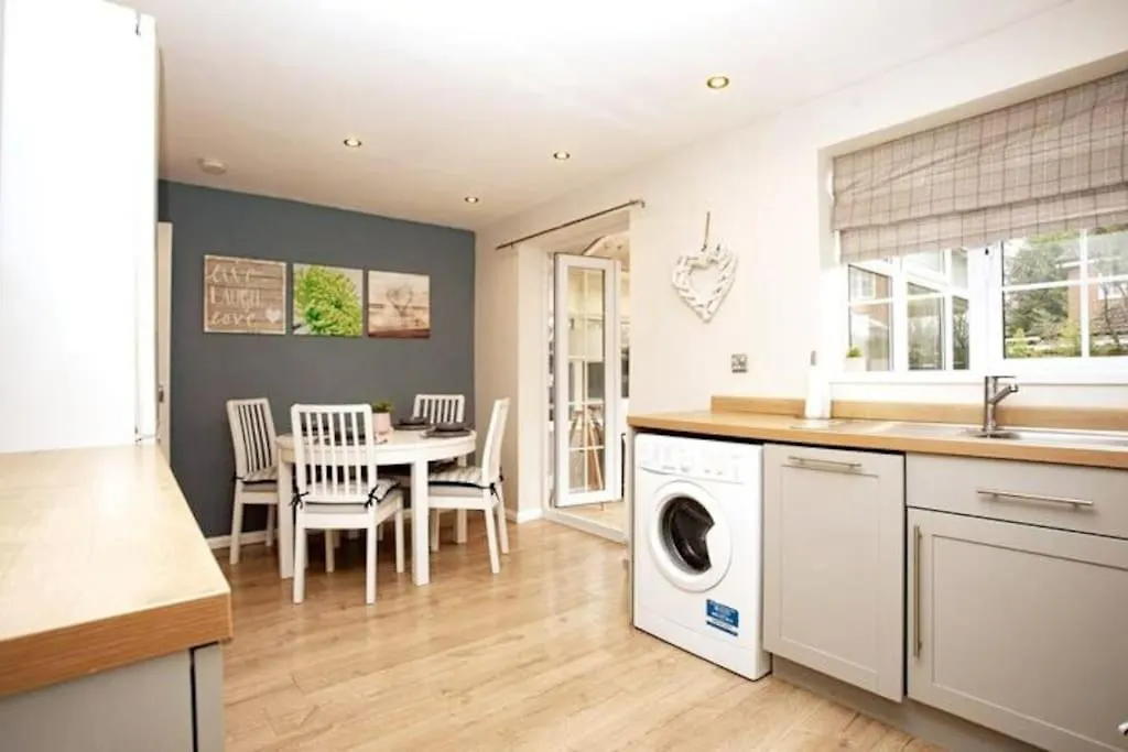 Wigmore Lodge - Free Parking & Airport & M1 & Contractor & Leisure-1