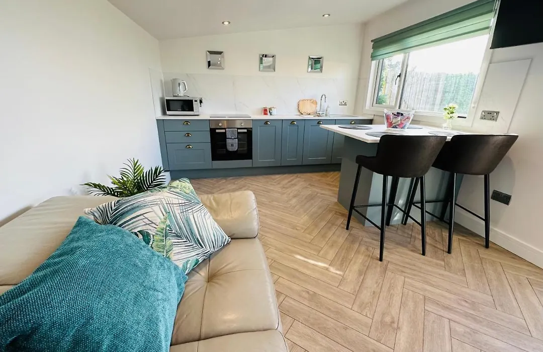 Hazells Lodge Farm Stay Sleeps 2 Undercover Hottub And Pool Table-1