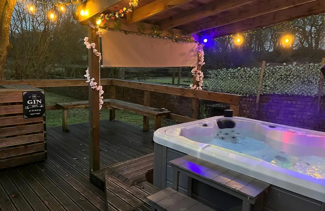 The Cabin With Optional Hot Tub Projector Deposit Required For Projector-1