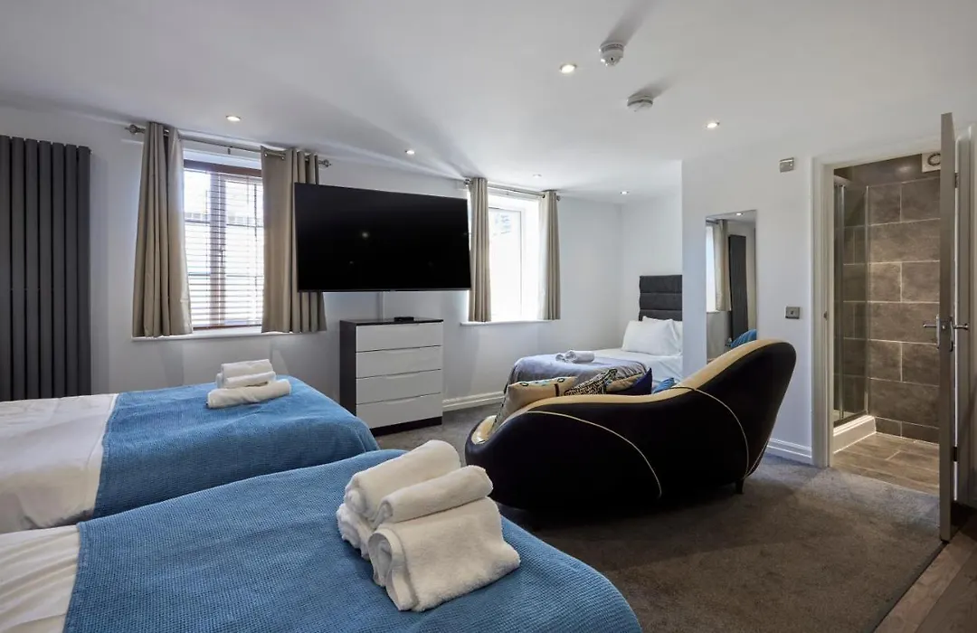 The Ashcroft Studios & Apartments With Free Parking-1