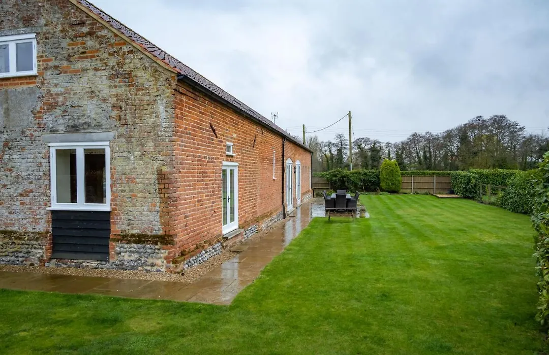 Chestnut Barn, North Norfolk With Private Hot Tub & Close To Beaches-1