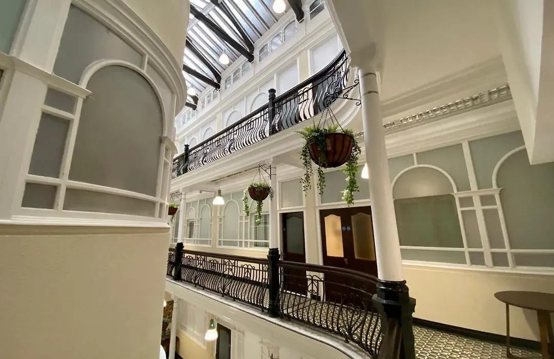 Luxeurs - Victoria Street Apartments-1