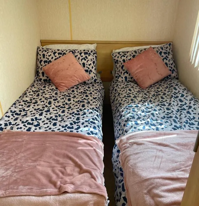 Yellow 3 Caravan Ingoldmells Skegness 6 Berth 3 Bedrooms-1