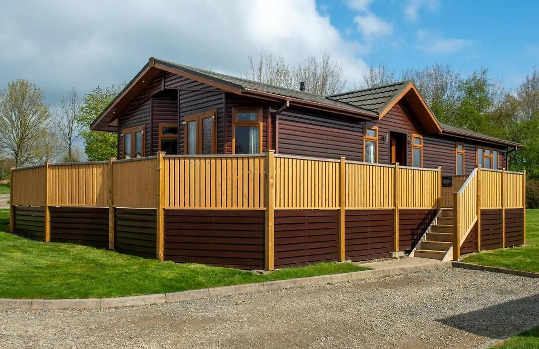 Ashlea Pools Lodges-1
