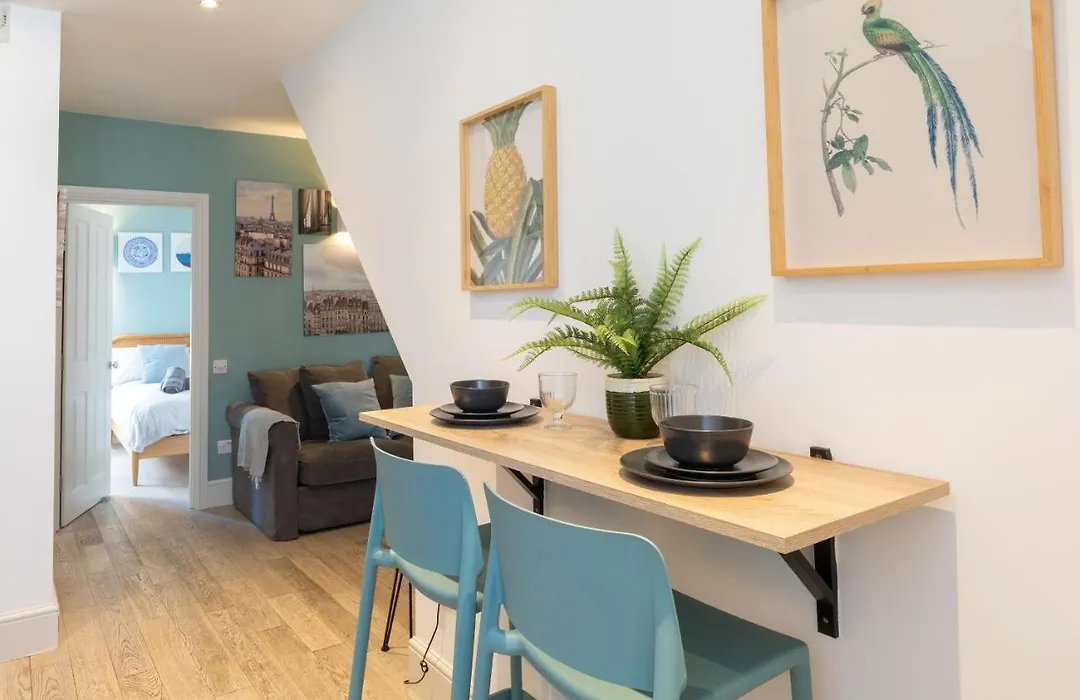 Cosy One Bedroom Apartments With Free Evening Parking-1