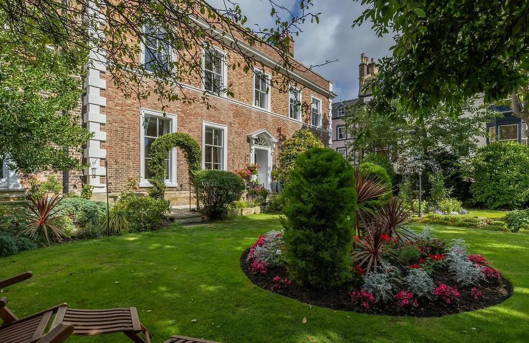Highgate House-1