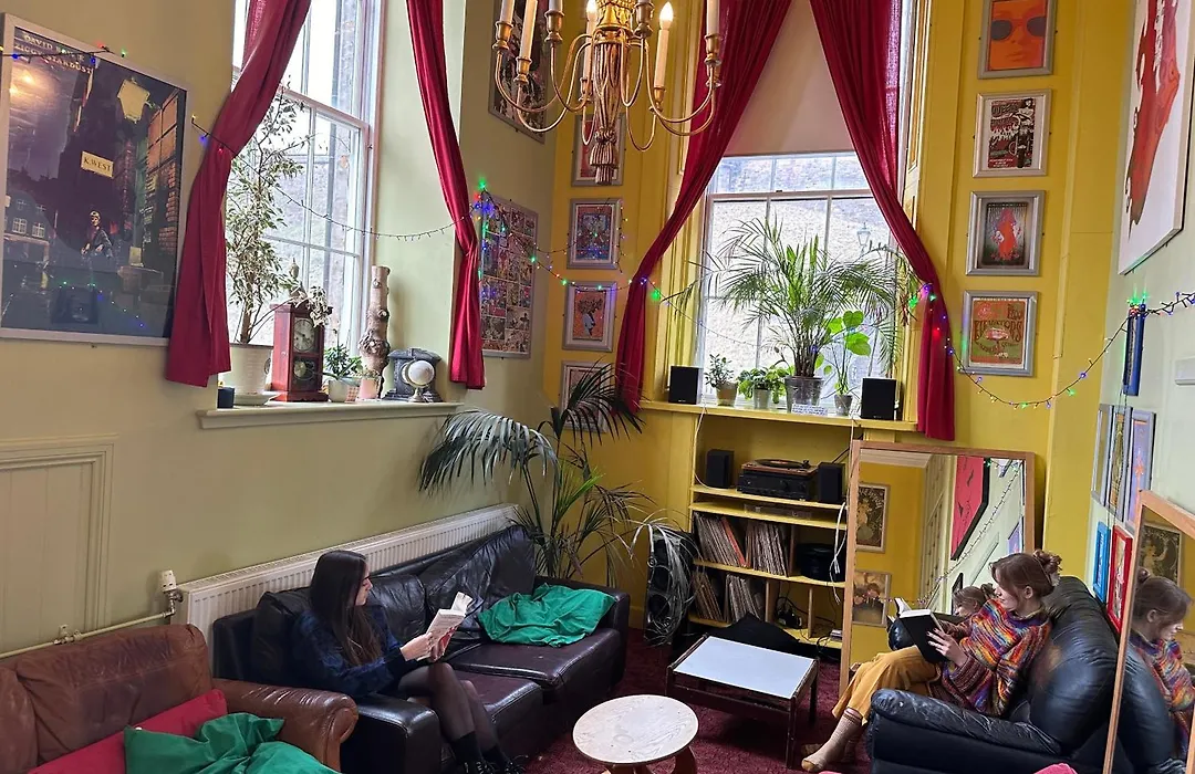 Castle Rock Hostel - Adults Only-1