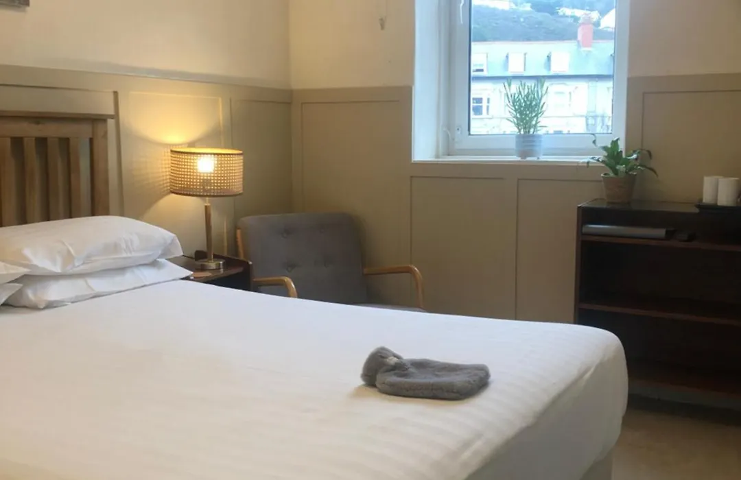 Helmsman Guesthouse-1
