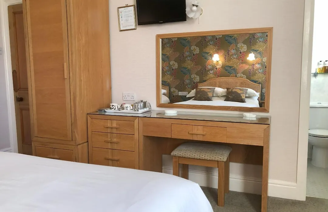 Gwrach Ynys Country Guest House-1