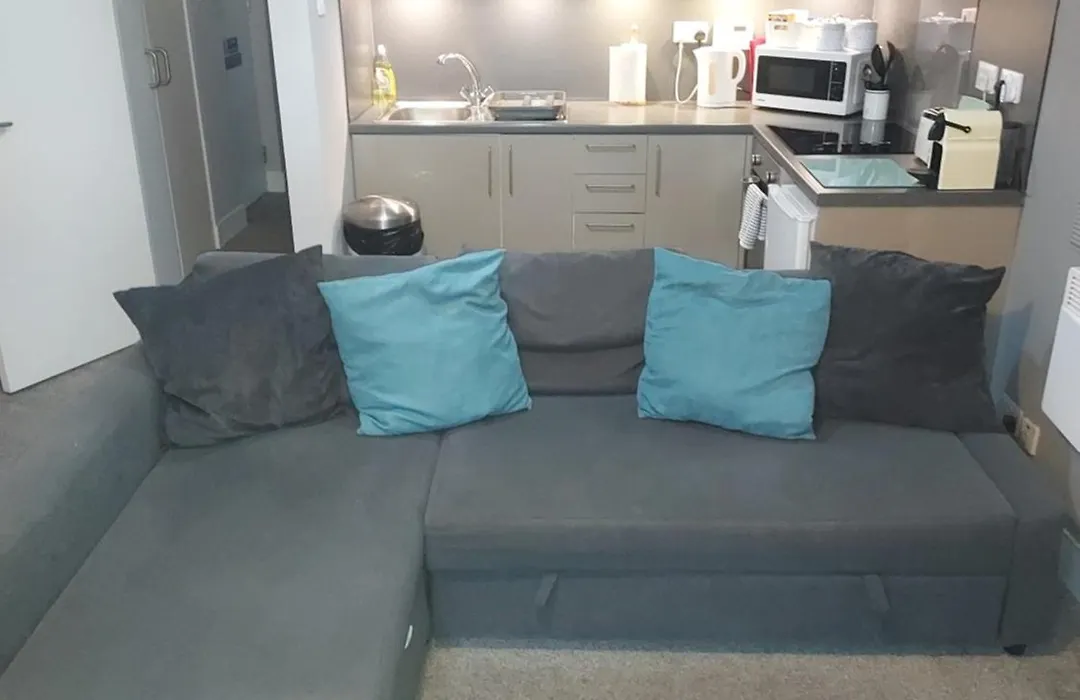 Flat 2, 4 Wentworth Street Apartment-1