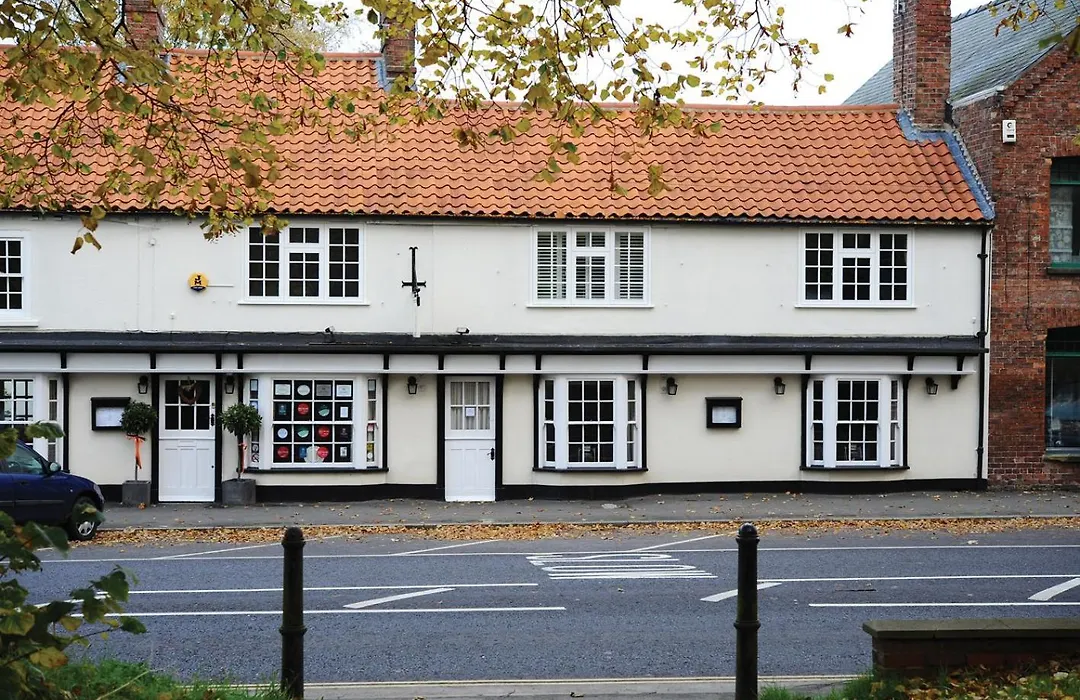 Magpies Restaurant With Rooms-1