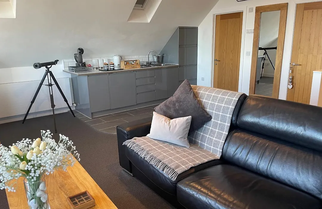 The Lighthouse Penthouse, Studio And Holiday Home-1